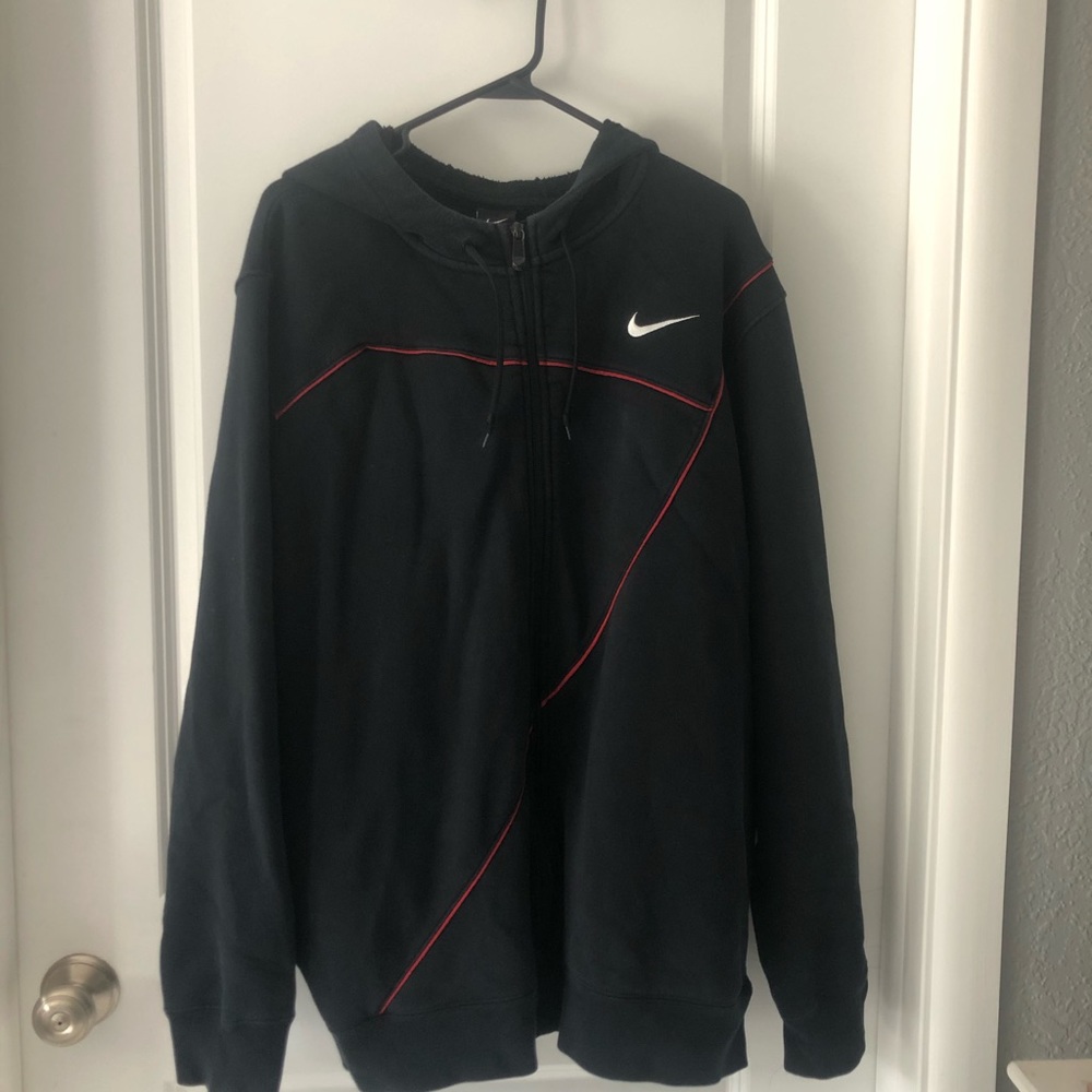 Black Nike men’s hoodie